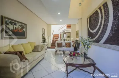 Casa com 4 quartos à venda na rua veríssimo rosa, 306, jardim botânico, porto alegre, 264 m2 por r$ 1.100.000
