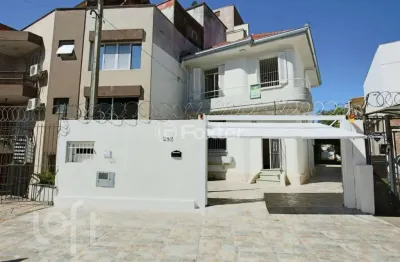 Casa com 2 quartos à venda na rua joão guimarães, 252, santa cecília, porto alegre, 213 m2 por r$ 850.000