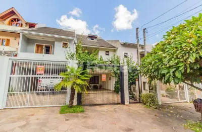 Casa com 3 quartos à venda na rua claudio da silva pinto, 287, guarujá, porto alegre, 204 m2 por r$ 680.000