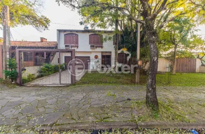 Casa com 3 quartos à venda na rua comandai, 541, cristal, porto alegre, 1155 m2 por r$ 840.000