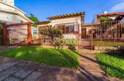 Casa com 3 quartos à venda na rua licínio cardoso, 51, chácara das pedras, porto alegre, 181 m2 por r$ 790.000