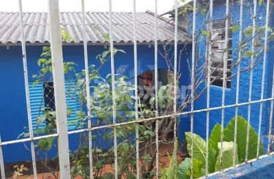 Casa com 2 quartos à venda na avenida natal, 91, medianeira, porto alegre, 91 m2 por r$ 300.000