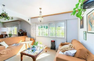 Casa com 4 quartos à venda na rua doutor barbosa gonçalves, 261, chácara das pedras, porto alegre, 215 m2 por r$ 1.800.000