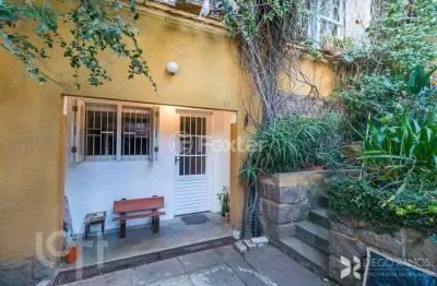 Casa com 3 quartos à venda na rua ferreira viana, 751, petrópolis, porto alegre, 180 m2 por r$ 699.000