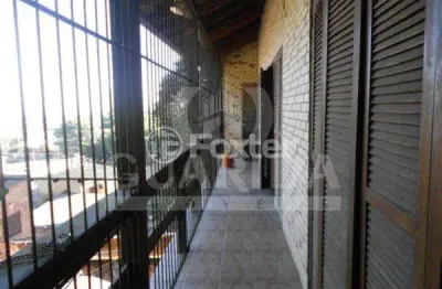 Casa com 3 quartos à venda na avenida capivari, 1104, cristal, porto alegre, 270 m2 por r$ 647.000