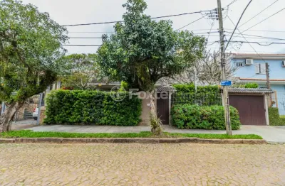Casa com 3 quartos à venda na rua césar de castro, 136, teresópolis, porto alegre, 197 m2 por r$ 990.000