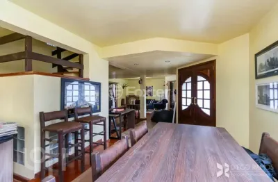 Casa com 3 quartos à venda na rua doutor ney cabral, 427, nonoai, porto alegre, 282 m2 por r$ 930.000