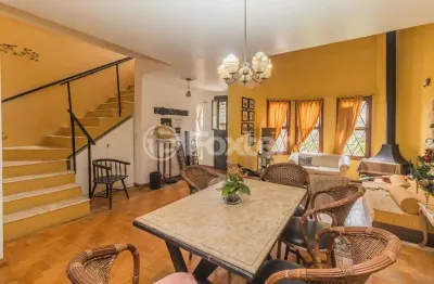Casa com 3 quartos à venda na rua gomes de freitas, 462, vila ipiranga, porto alegre, 200 m2 por r$ 900.000