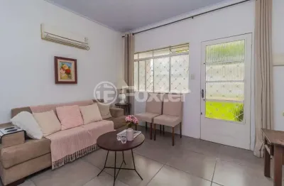Casa comercial com 2 salas à venda na rua doutor joão simplício alves de carvalho, 45, vila ipiranga, porto alegre, 112 m2 por r$ 1.100.000