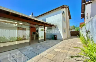 Casa em condomínio fechado com 3 quartos à venda na avenida edgar pires de castro, 540, hípica, porto alegre, 249 m2 por r$ 1.200.000