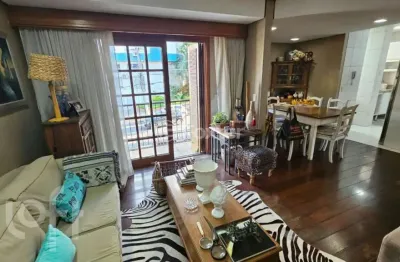 Casa com 3 quartos à venda na rua joão abbott, 42, petrópolis, porto alegre, 362 m2 por r$ 1.500.000