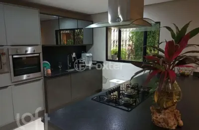 Casa com 4 quartos à venda na rua alfredo schuett, 320, três figueiras, porto alegre, 296 m2 por r$ 2.499.900