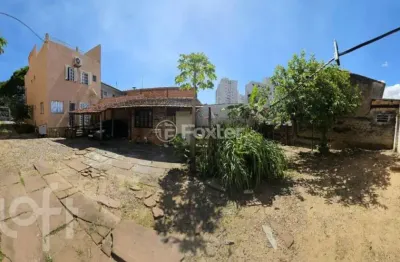 Casa com 3 quartos à venda na rua plácido de castro, 198, azenha, porto alegre, 142 m2 por r$ 1.500.000