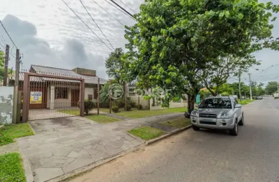 Casa com 3 quartos à venda na avenida orleaes, 286, guarujá, porto alegre, 182 m2 por r$ 850.000