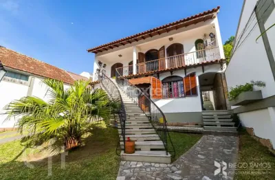 Casa com 3 quartos à venda na rua liberal, 1085, tristeza, porto alegre, 311 m2 por r$ 800.000