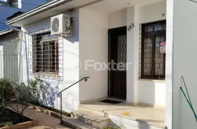 Casa com 6 quartos à venda na rua ibirubá, 190, cavalhada, porto alegre, 244 m2 por r$ 650.000