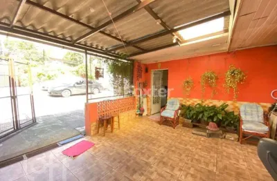 Casa com 3 quartos à venda na rua ana aurora do amaral lisboa, 65, passo das pedras, porto alegre, 101 m2 por r$ 320.000