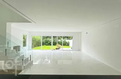 Casa em condomínio fechado com 3 quartos à venda na rua doutor ney de castilhos ferreira, 300, pedra redonda, porto alegre, 276 m2 por r$ 2.045.900