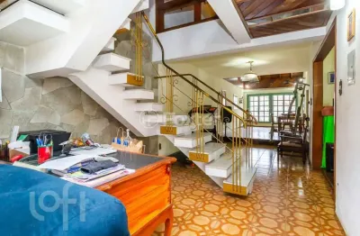 Casa com 4 quartos à venda na rua coronel neves, 442, medianeira, porto alegre, 360 m2 por r$ 583.000