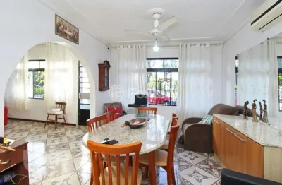 Casa com 3 quartos à venda na rua doutor fernando ortiz schneider, 129, partenon, porto alegre, 215 m2 por r$ 900.000
