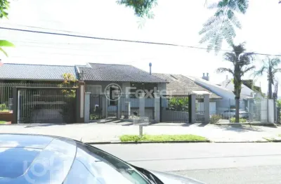 Casa com 3 quartos à venda na avenida general barreto viana, 460, chácara das pedras, porto alegre, 330 m2 por r$ 1.850.000