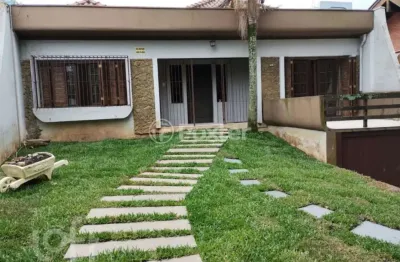 Casa com 3 quartos à venda na rua catumbi, 378, medianeira, porto alegre, 250 m2 por r$ 699.000