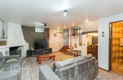 Casa com 3 quartos à venda na rua professor clemente pinto, 886, medianeira, porto alegre, 167 m2 por r$ 700.000