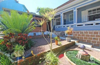 Casa com 3 quartos à venda na rua dos minuanos, 308, espírito santo, porto alegre, 181 m2 por r$ 850.000