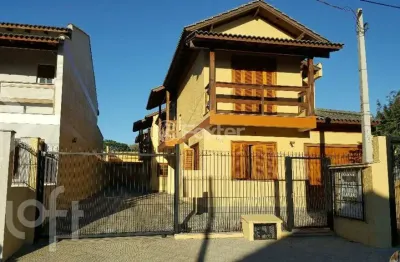 Casa com 2 quartos à venda na rua oiampi, 100, guarujá, porto alegre, 196 m2 por r$ 490.000
