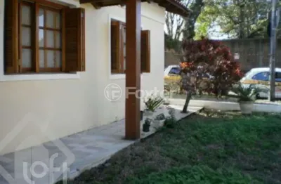 Casa com 5 quartos à venda na rua coelho da costa, 215, nonoai, porto alegre, 211 m2 por r$ 850.000