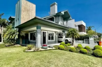 Casa em condomínio fechado com 4 quartos à venda na avenida central, 2000, zona nova, capão da canoa, 268 m2 por r$ 2.400.000