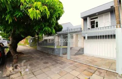 Casa com 3 quartos à venda na avenida benno mentz, 1689, vila ipiranga, porto alegre, 213 m2 por r$ 1.650.000