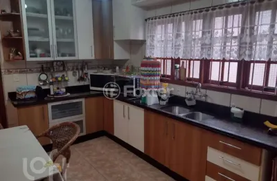 Casa com 3 quartos à venda na avenida doutor sezefredo azambuja vieira, 2553, estância velha, canoas, 185 m2 por r$ 1.275.000
