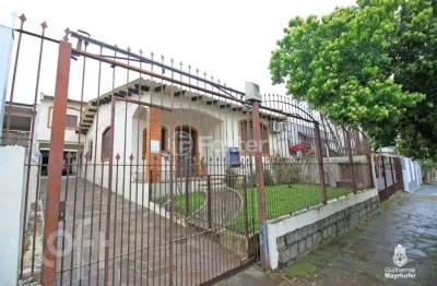 Casa com 3 quartos à venda na rua das caravelas, 707, vila ipiranga, porto alegre, 300 m2 por r$ 798.000