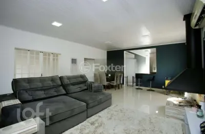 Casa com 3 quartos à venda na rua general gomes carneiro, 603, medianeira, porto alegre, 468 m2 por r$ 650.000