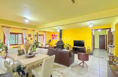 Casa com 6 quartos à venda na Rua Monteverde, 128, Cascata, Porto Alegre, 454 m2 por R$ 955.000