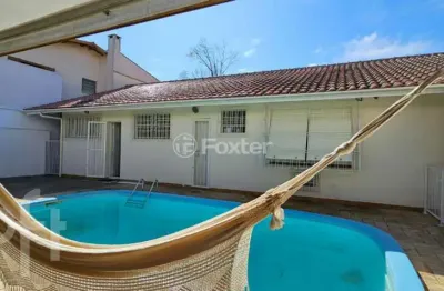 Casa com 3 quartos à venda na rua sapê, 605, passo da areia, porto alegre, 171 m2 por r$ 1.100.000