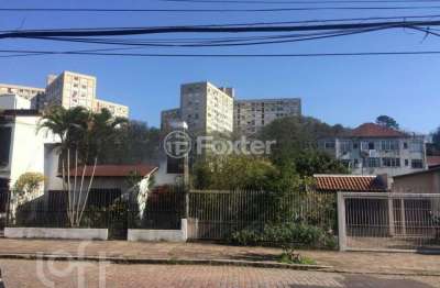 Casa com 3 quartos à venda na rua teixeira de freitas, 761, santo antônio, porto alegre, 745 m2 por r$ 1.300.000