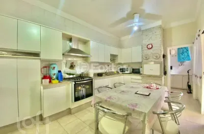 Casa com 4 quartos à venda na rua corticeira, 397, hípica, porto alegre, 249 m2 por r$ 980.000