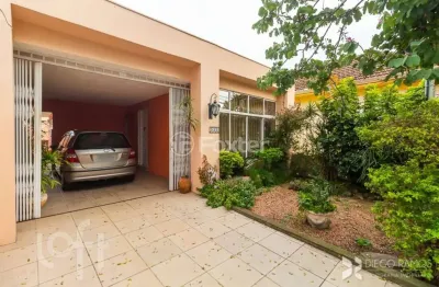 Casa com 2 quartos à venda na rua coronel neves, 525, medianeira, porto alegre, 160 m2 por r$ 690.000