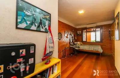 Casa com 3 quartos à venda na rua charruas, 204, espírito santo, porto alegre, 220 m2 por r$ 1.340.000