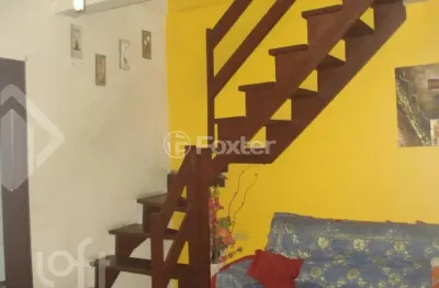 Casa com 3 quartos à venda na avenida teresina, 149, medianeira, porto alegre, 290 m2 por r$ 440.000