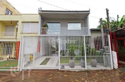 Casa com 3 quartos à venda na rua teixeira de freitas, 558, santo antônio, porto alegre, 138 m2 por r$ 1.380.000