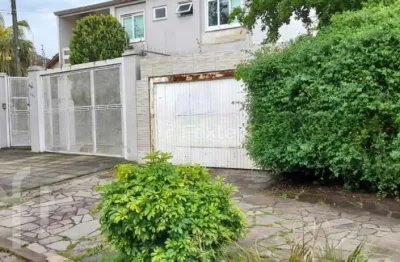 Casa com 3 quartos à venda na rua mura, 145, guarujá, porto alegre, 316 m2 por r$ 590.000
