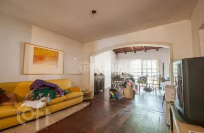 Casa com 3 quartos à venda na rua érico cramer, 40, camaquã, porto alegre, 309 m2 por r$ 639.000
