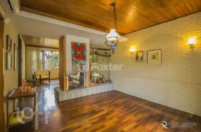 Casa com 3 quartos à venda na rua luiz voelcker, 534, três figueiras, porto alegre, 271 m2 por r$ 2.400.000