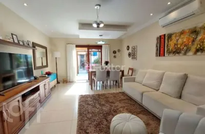 Casa com 3 quartos à venda na rua moacyr godoy ilha, 202, espírito santo, porto alegre, 360 m2 por r$ 890.000