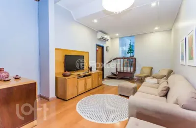 Casa com 3 quartos à venda na rua roque calage, 845, passo da areia, porto alegre, 140 m2 por r$ 900.000