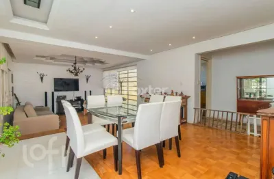 Casa com 3 quartos à venda na rua carlos huber, 91, três figueiras, porto alegre, 233 m2 por r$ 2.500.000