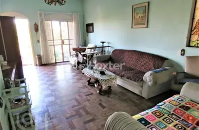 Casa com 4 quartos à venda na avenida silva paes, 1715, medianeira, porto alegre, 264 m2 por r$ 980.000